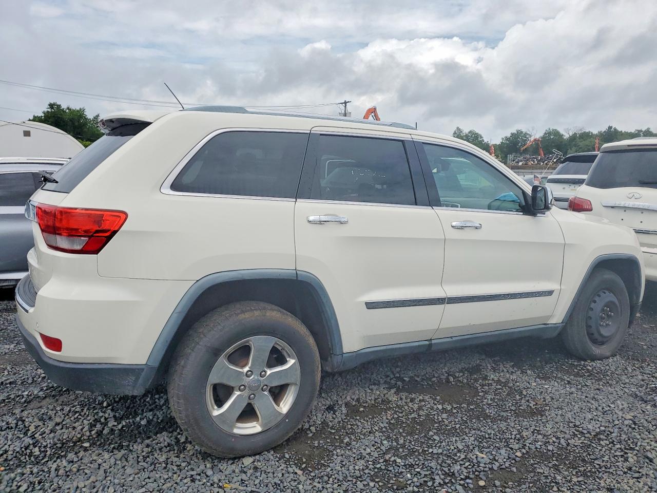 2011 Jeep Grand Cherokee Limited - Image 3