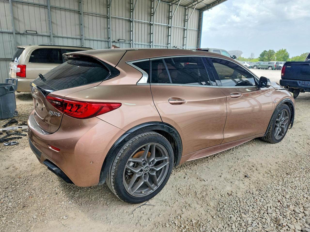2017 Infiniti Qx30 Base - Image 3