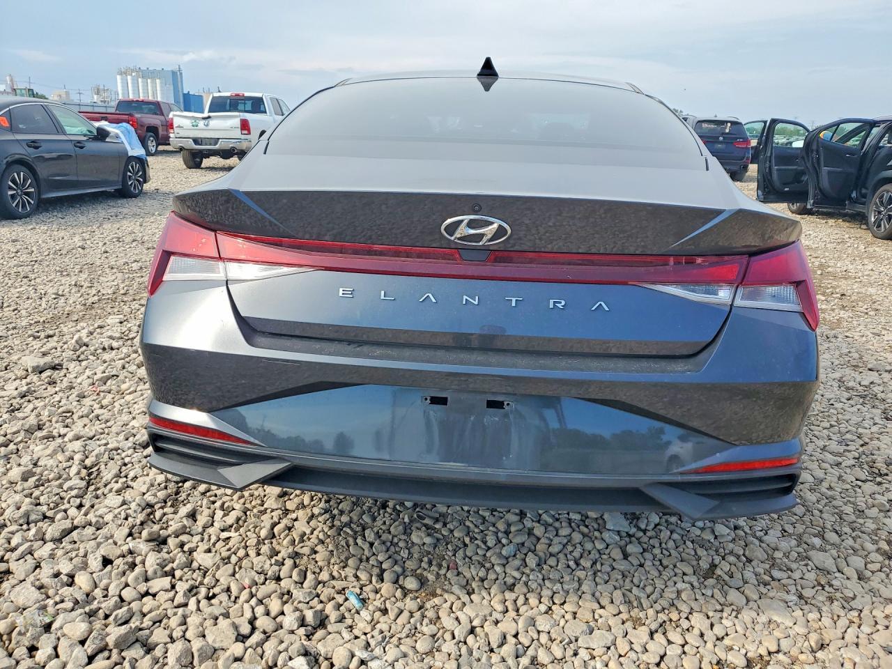 2021 Hyundai Elantra Se - Фото 6
