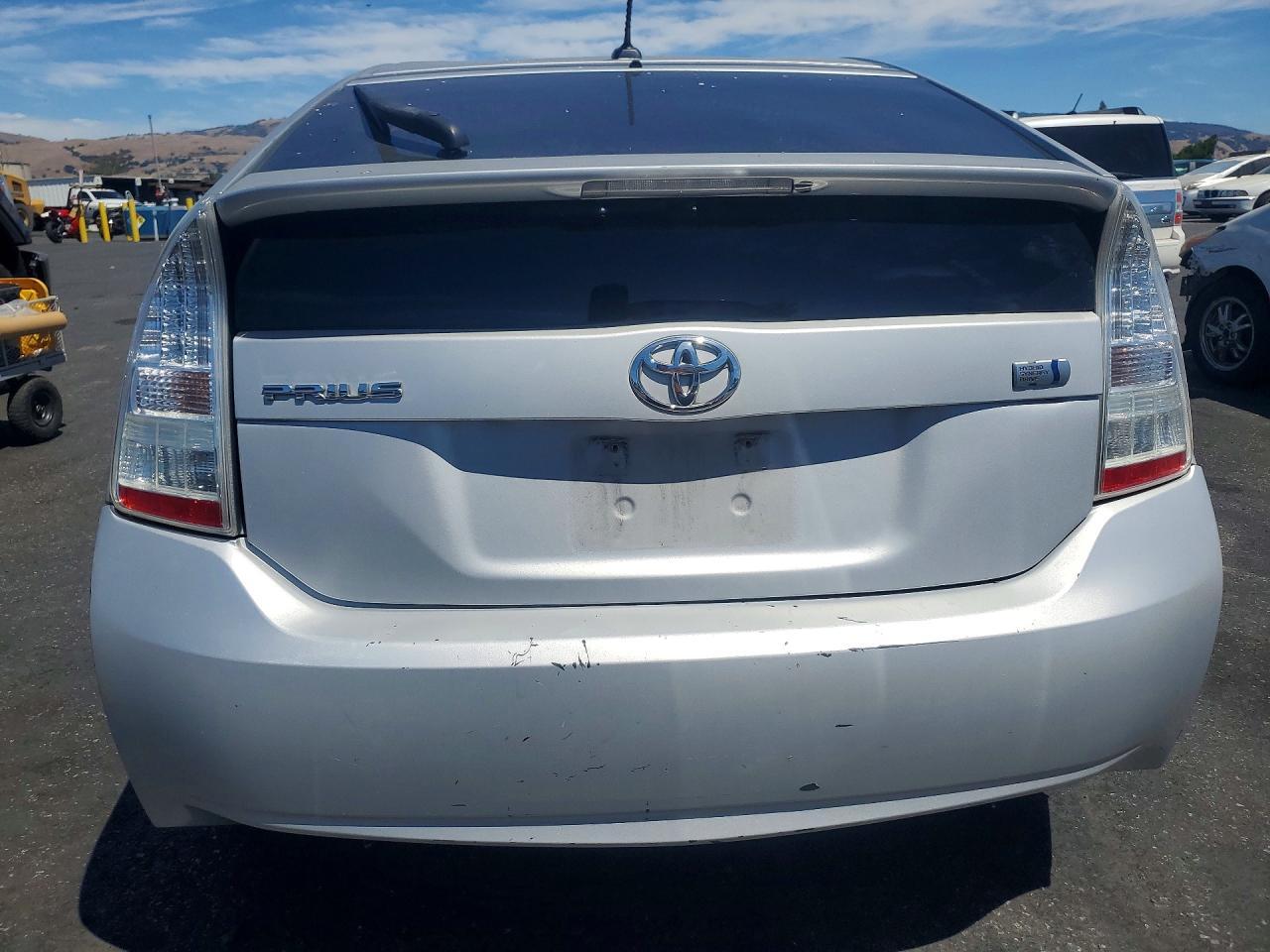 2011 Toyota Prius Two - Image 6