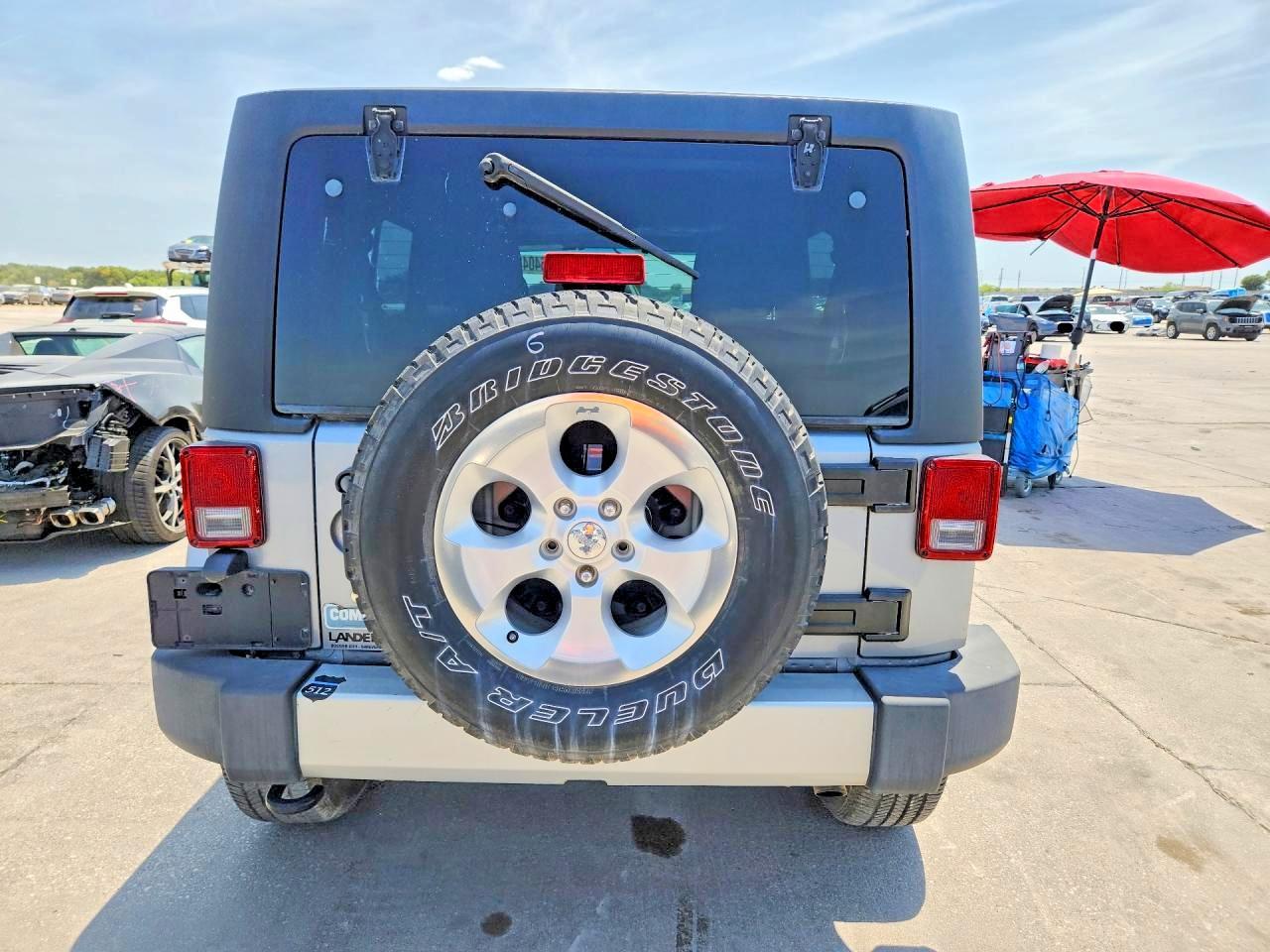 2014 Jeep Wrangler Unlimited Sahara - Фото 6