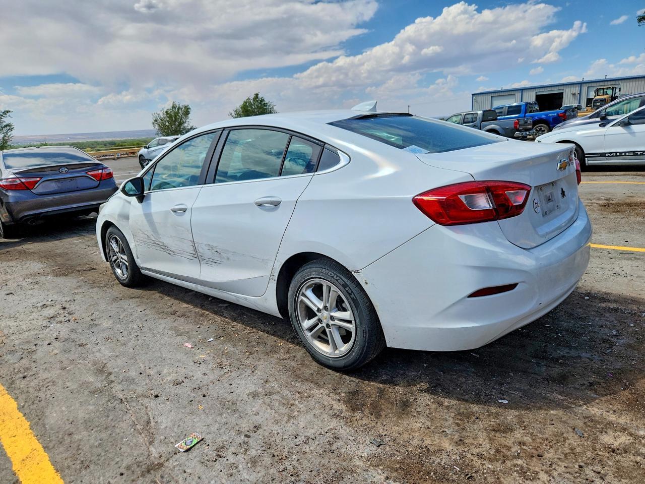 2018 Chevrolet Cruze Lt - Image 2
