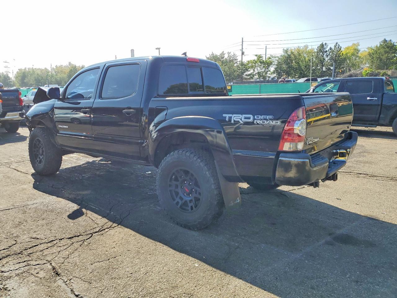 2015 Toyota Tacoma V6 - Фото 2