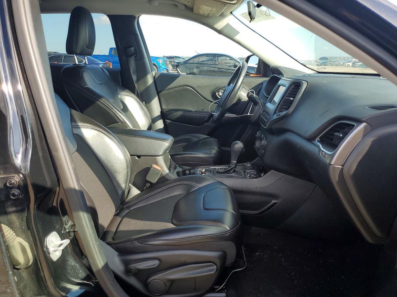 2019 Jeep Cherokee Latitude Plus - Image 5