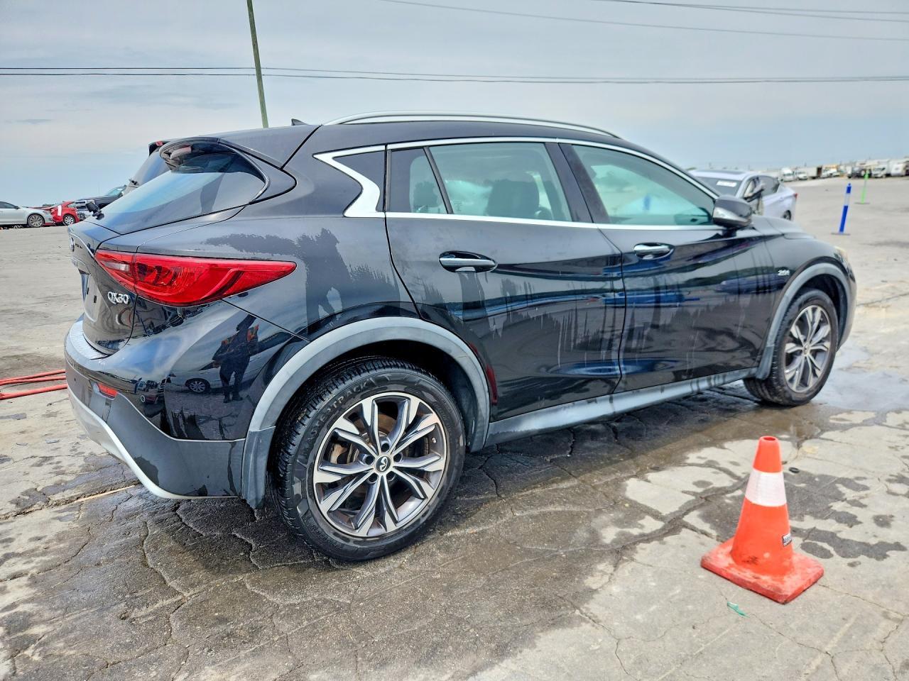 2017 Infiniti Qx30 Premium - Фото 3