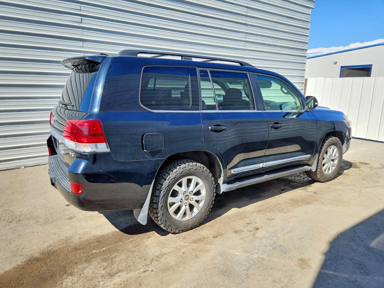 2017 Toyota Land Cruiser Base - Фото 3