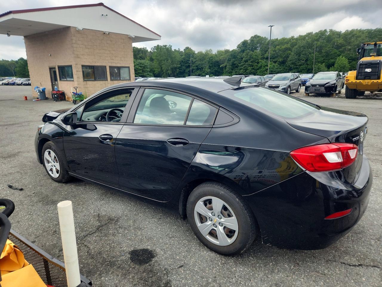 2017 Chevrolet Cruze Ls - Фото 2