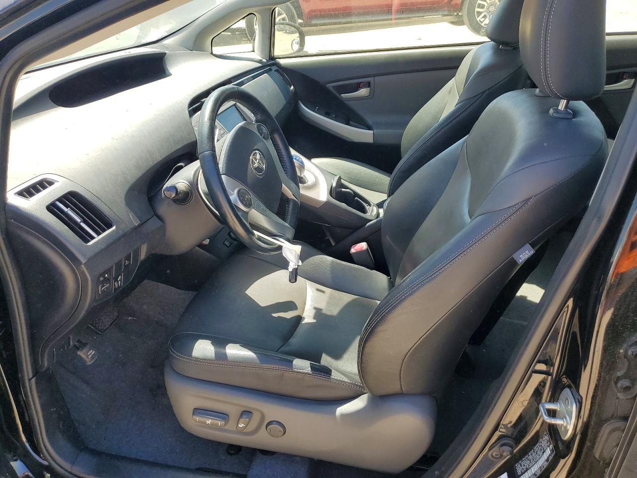 2013 Toyota Prius Four - Image 7