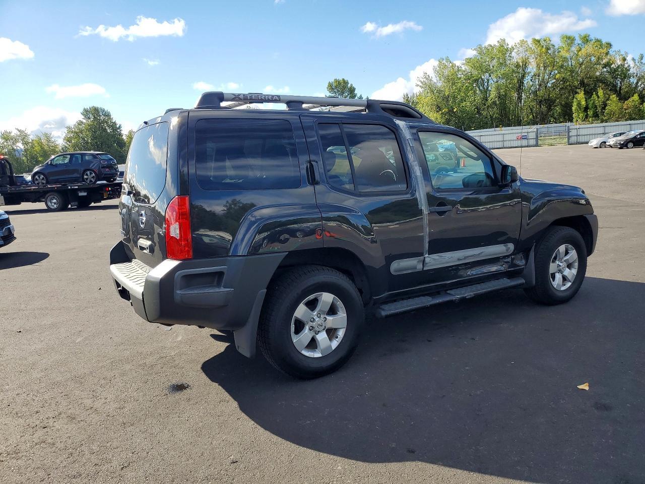 2012 Nissan Xterra X - Image 3