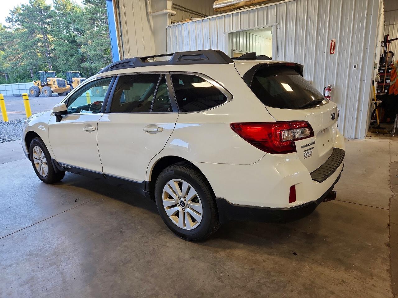 2016 Subaru Outback 2.5I Premium - Фото 2