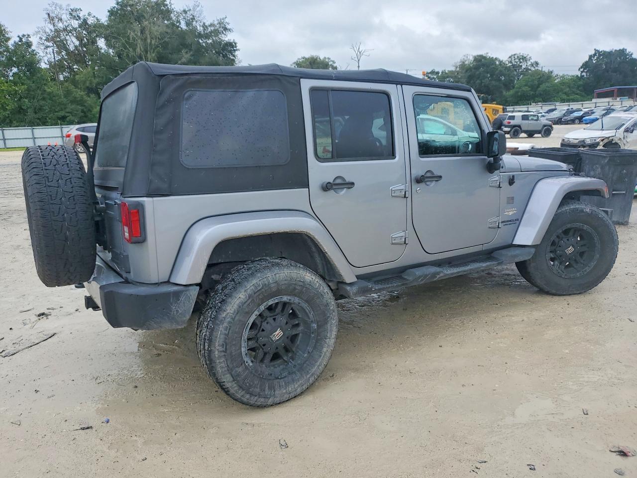 2015 Jeep Wrangler Unlimited Sahara - Фото 3