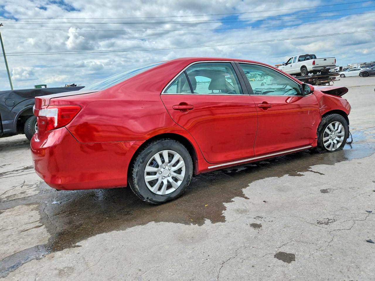 2014 Toyota Camry Le - Image 3