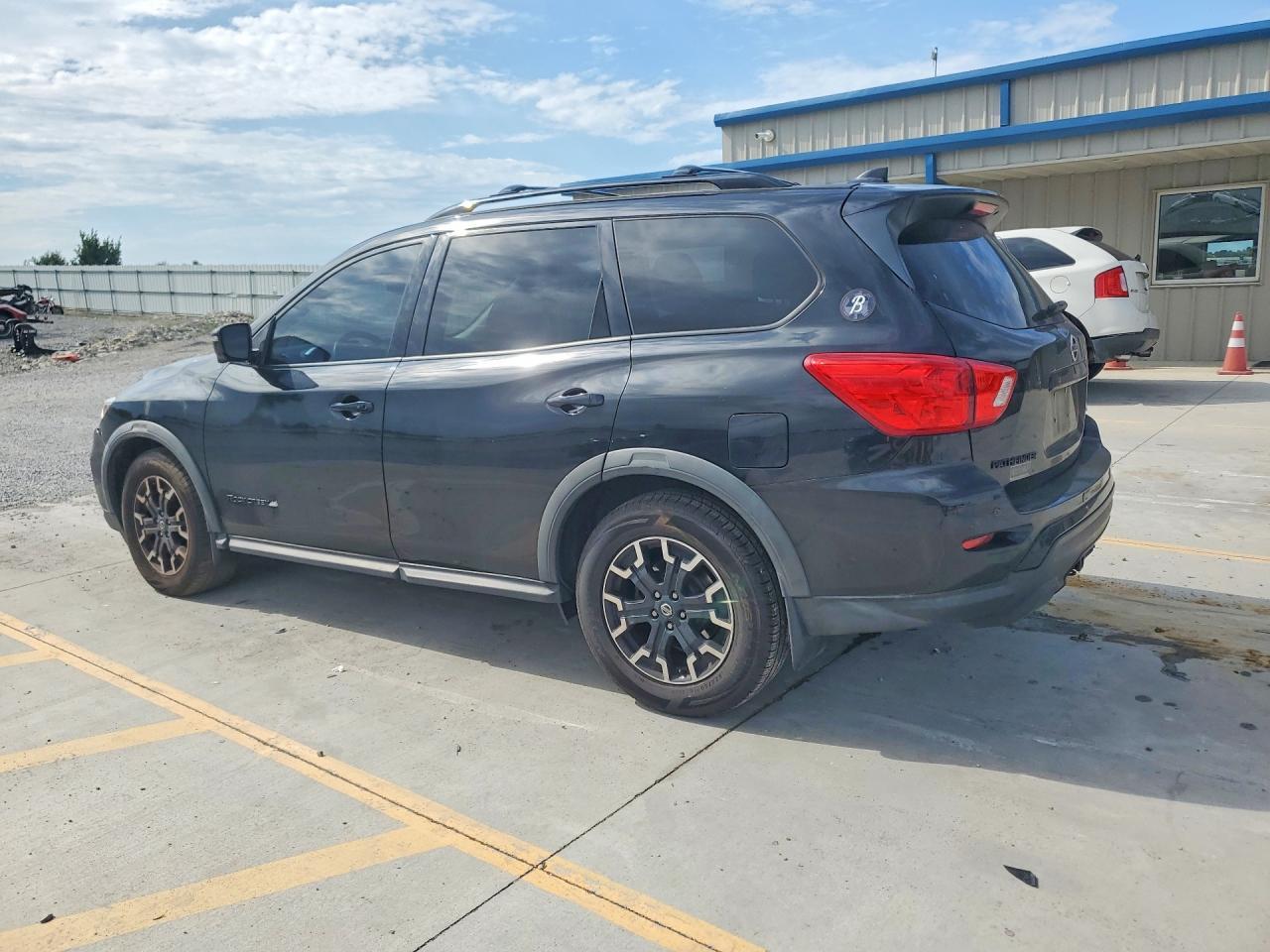 2020 Nissan Pathfinder Sl - Фото 2