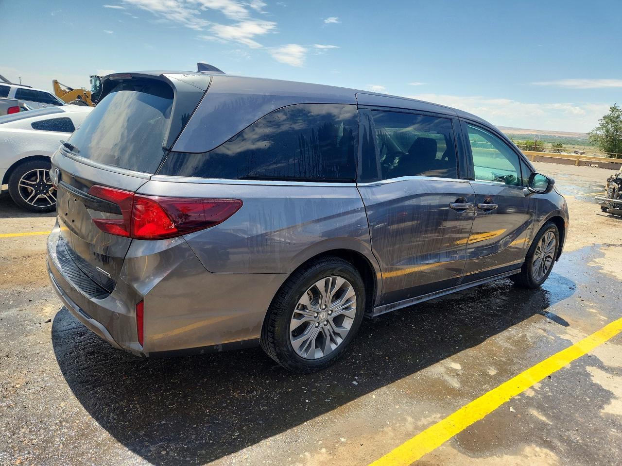 2025 Honda Odyssey Touring - Фото 3