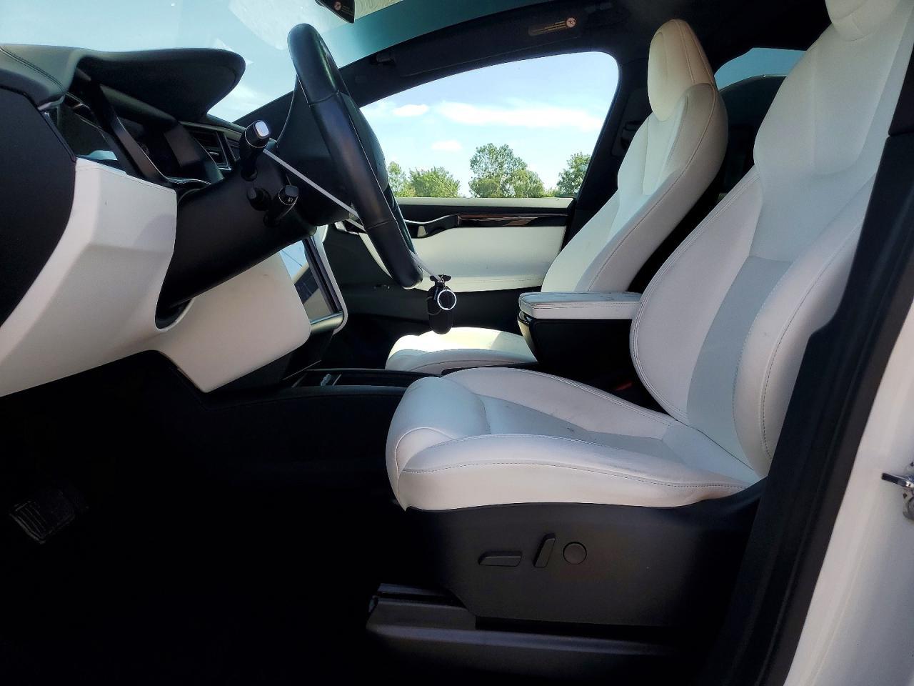 2020 Tesla Model X - Image 7