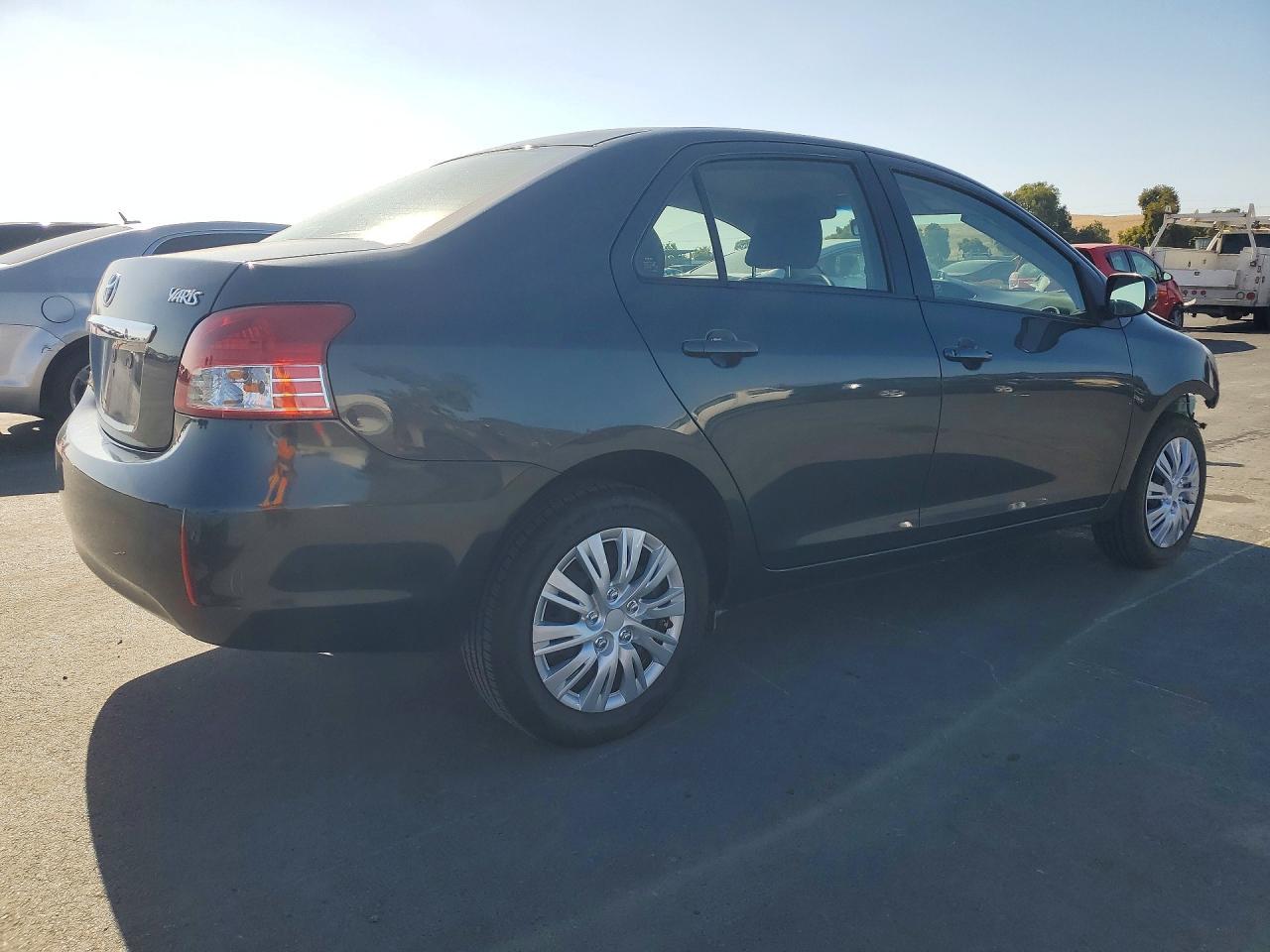 2010 Toyota Yaris Base - Image 3