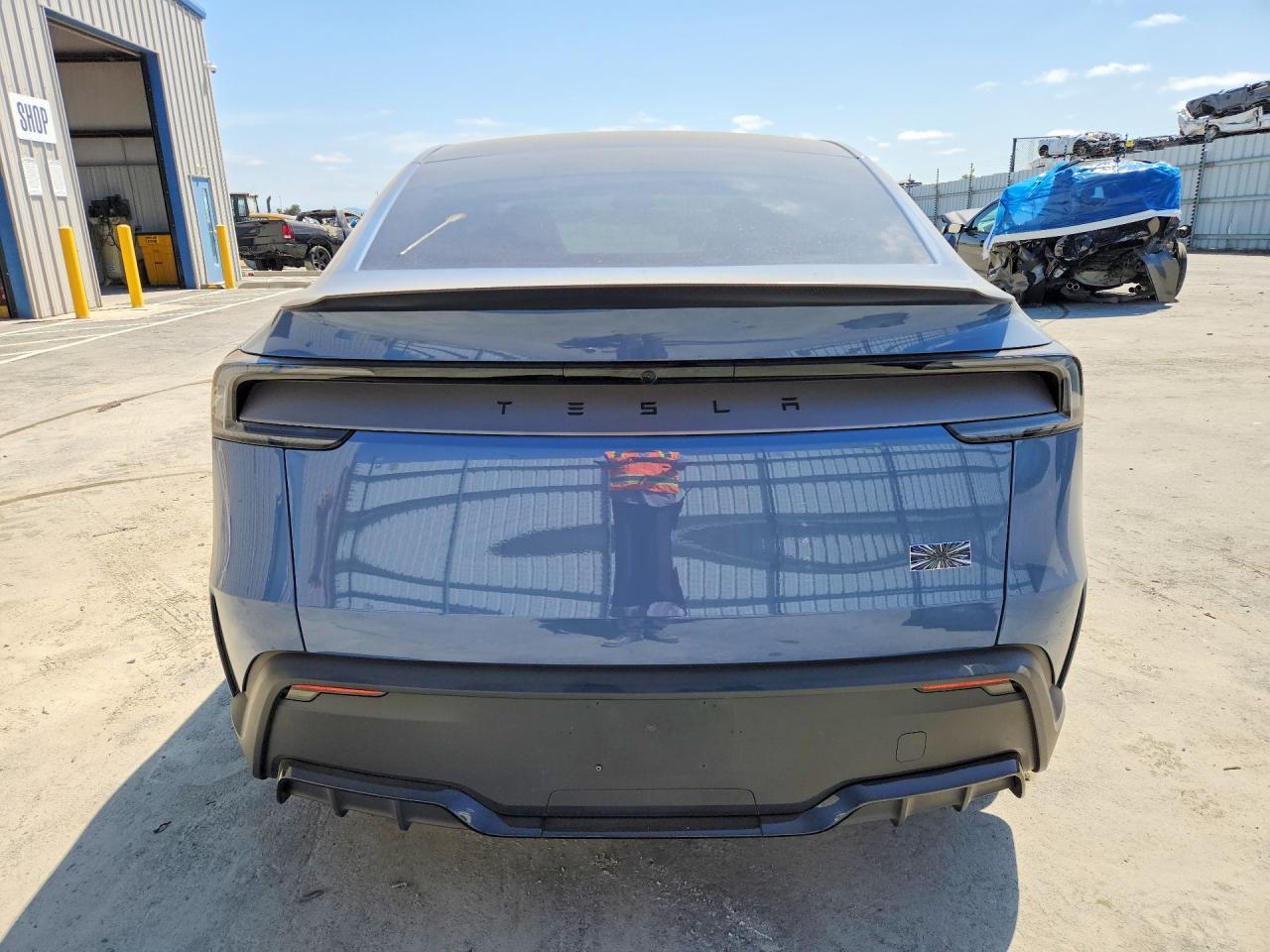 2026 Tesla Model Y - Фото 6