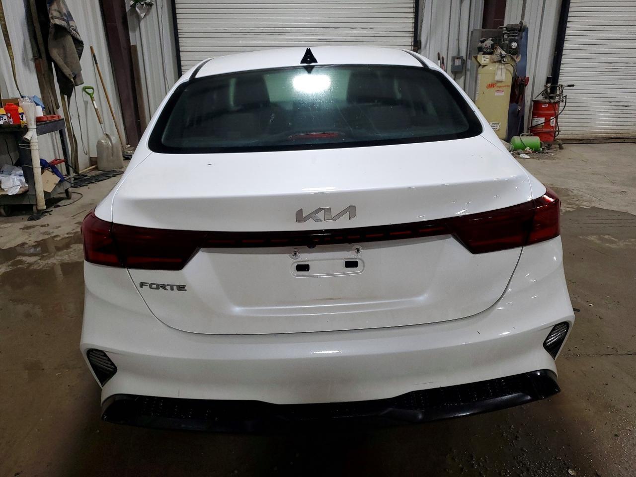 2024 Kia Forte Lxs - Image 6