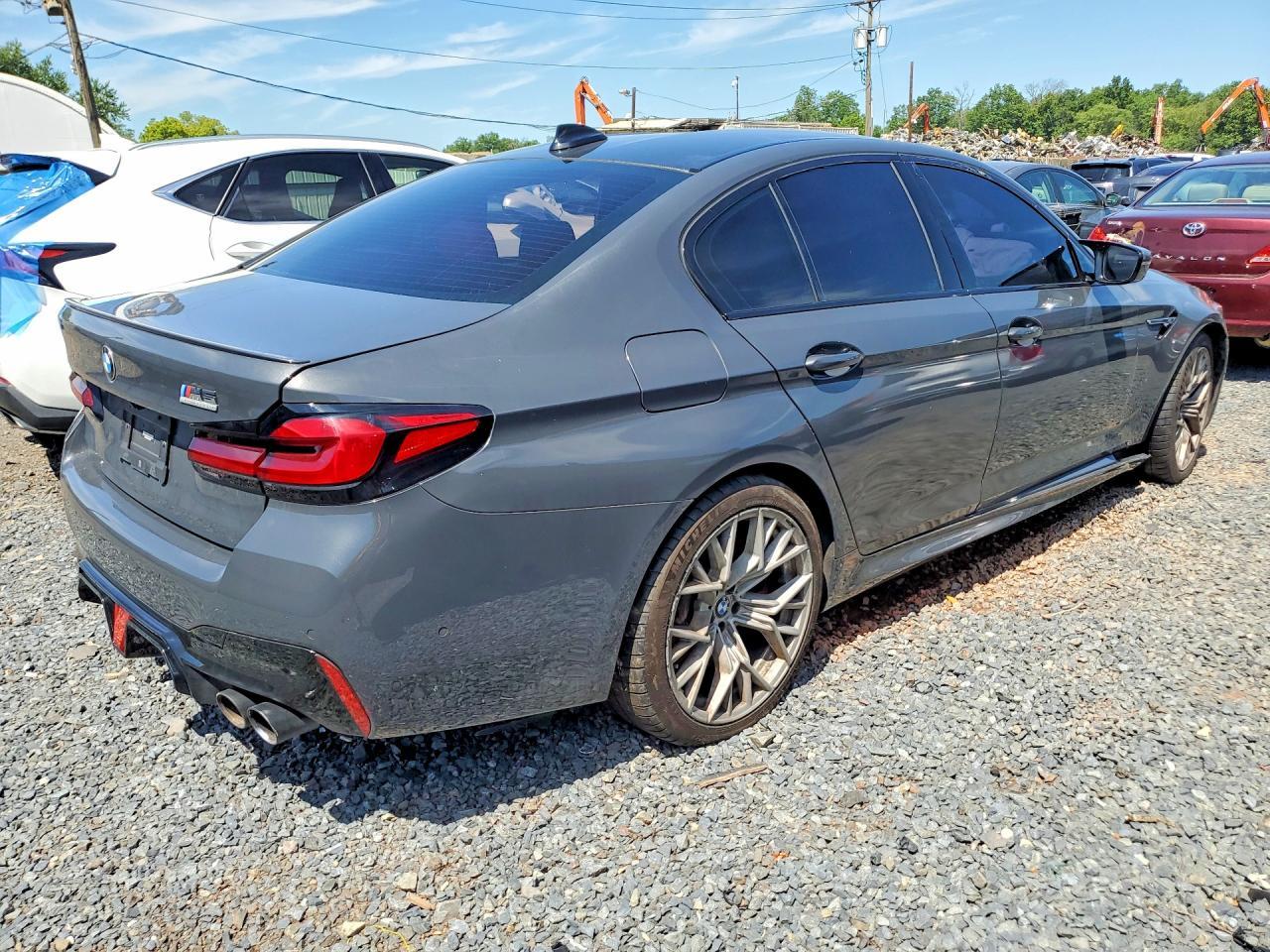 2022 BMW M5 - Фото 3