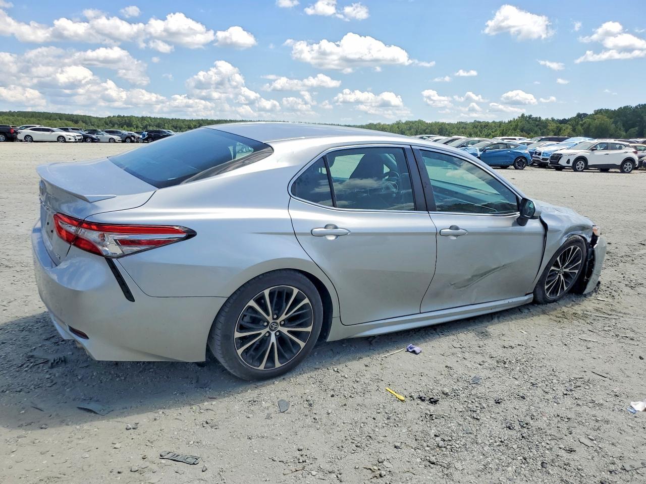 2018 Toyota Camry Se - Фото 3