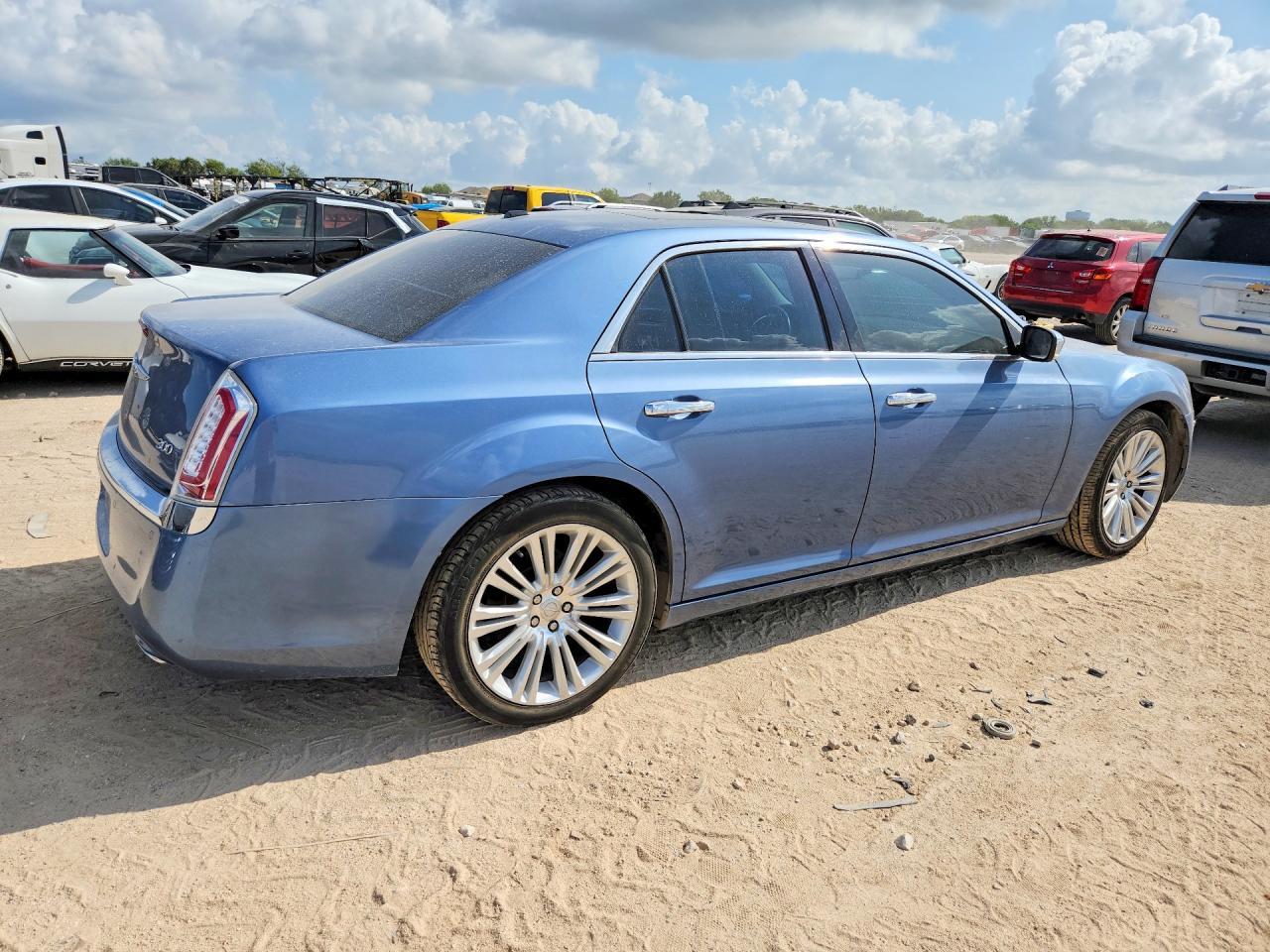 2011 Chrysler 300 Limited - Фото 3