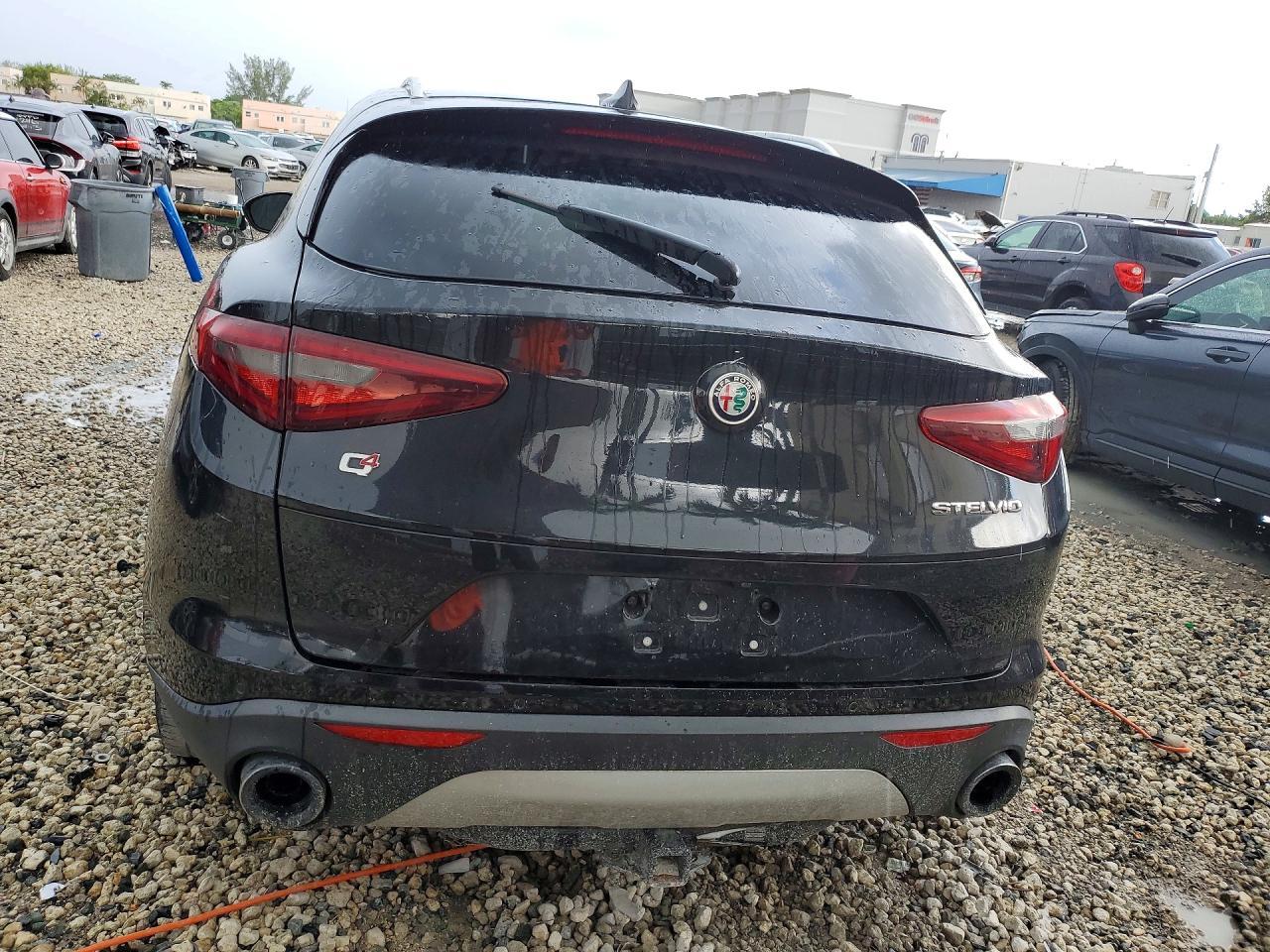2018 Alfa Romeo Stelvio - Image 6