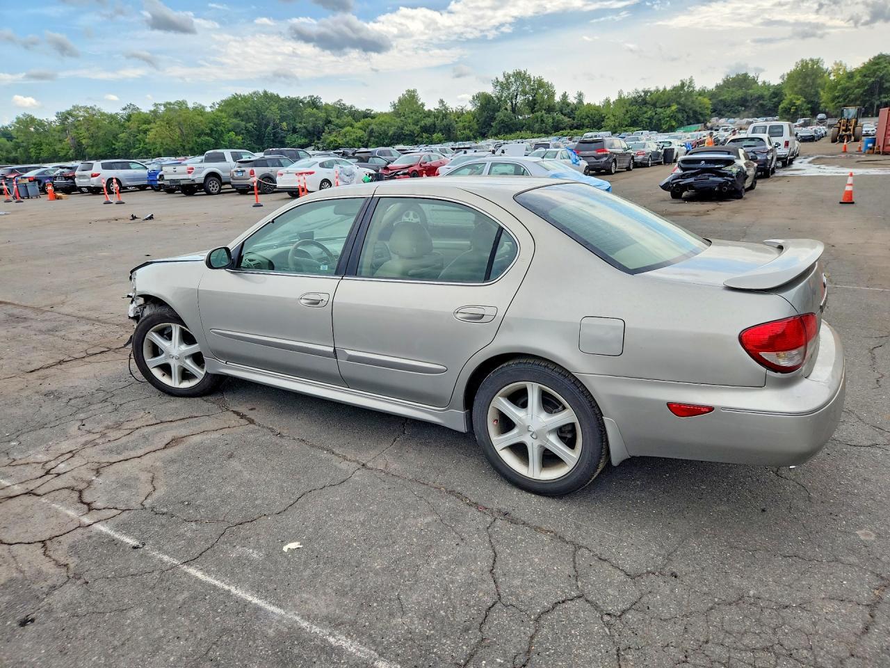 2004 Infiniti I35 Base - Image 2