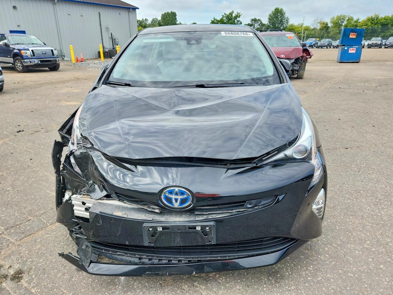 2016 Toyota Prius Four Touring - Image 5