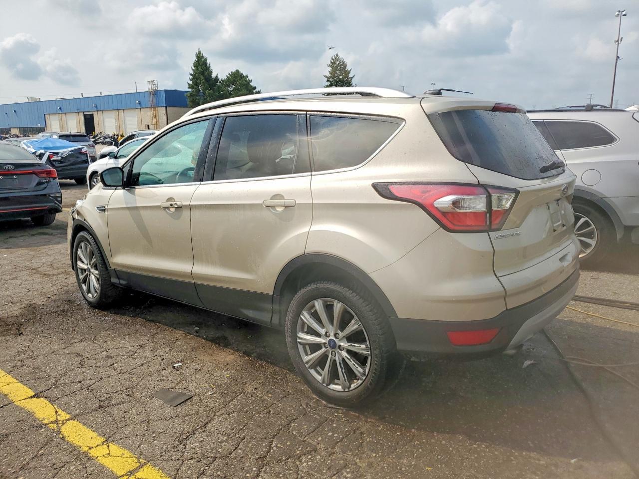 2017 Ford Escape Titanium - Фото 2