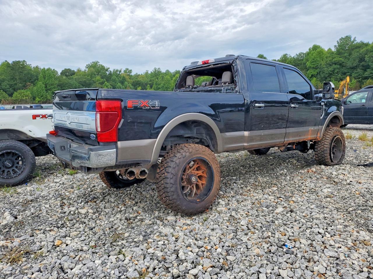 2022 Ford F250 Super Duty - Image 3