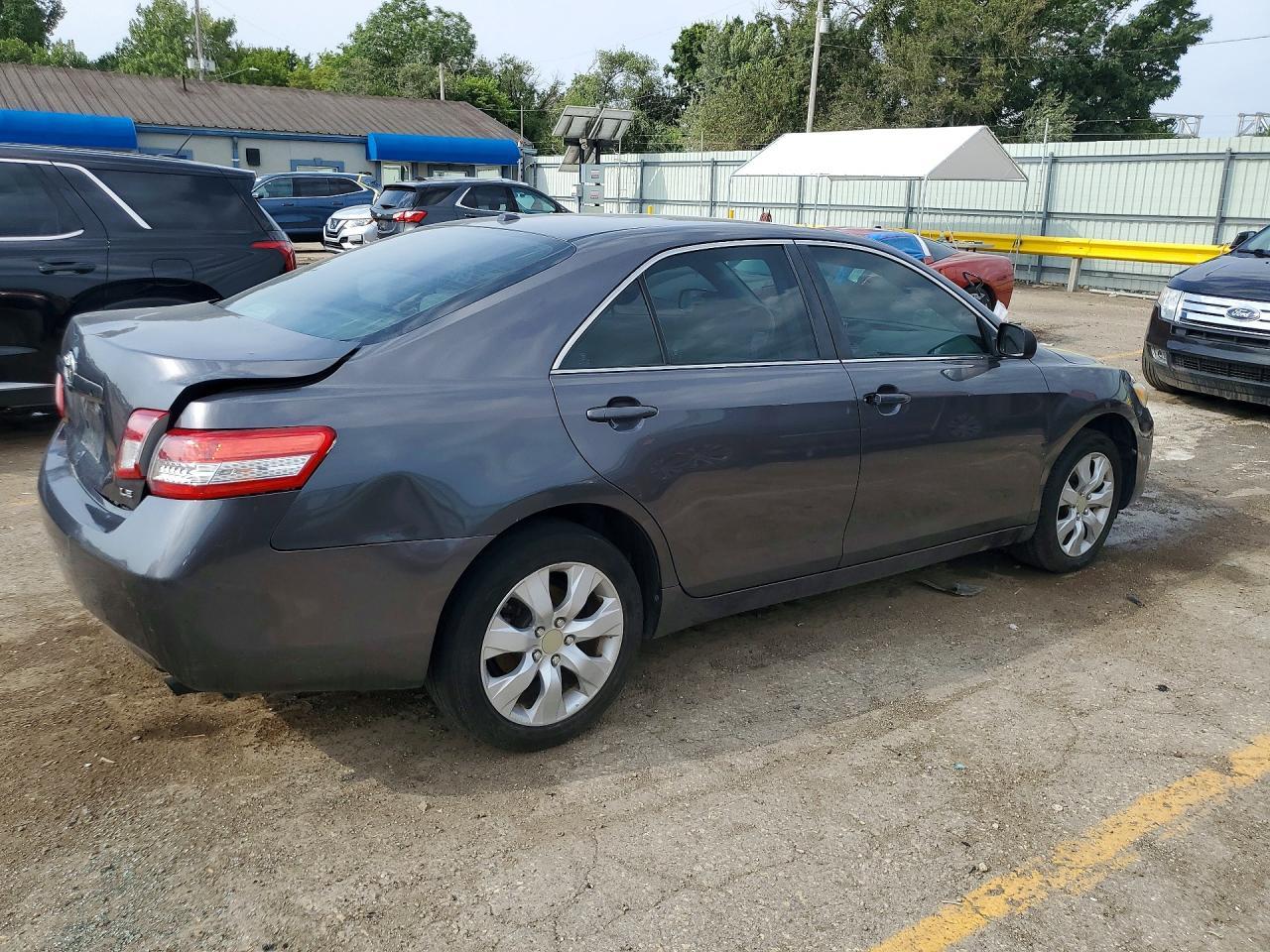 2011 Toyota Camry Le - Image 3