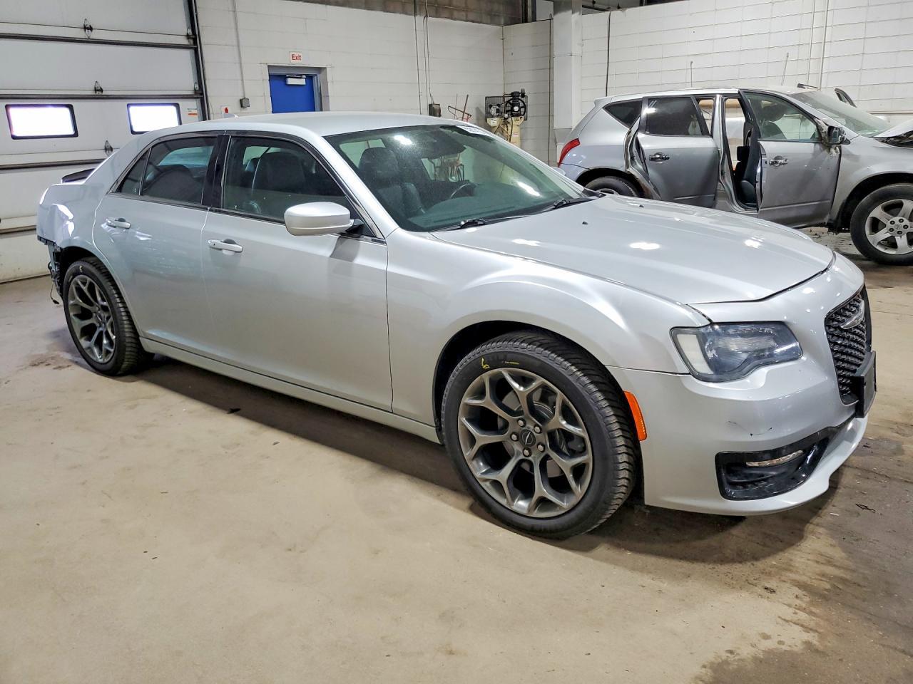 2019 Chrysler 300 Touring - Фото 4