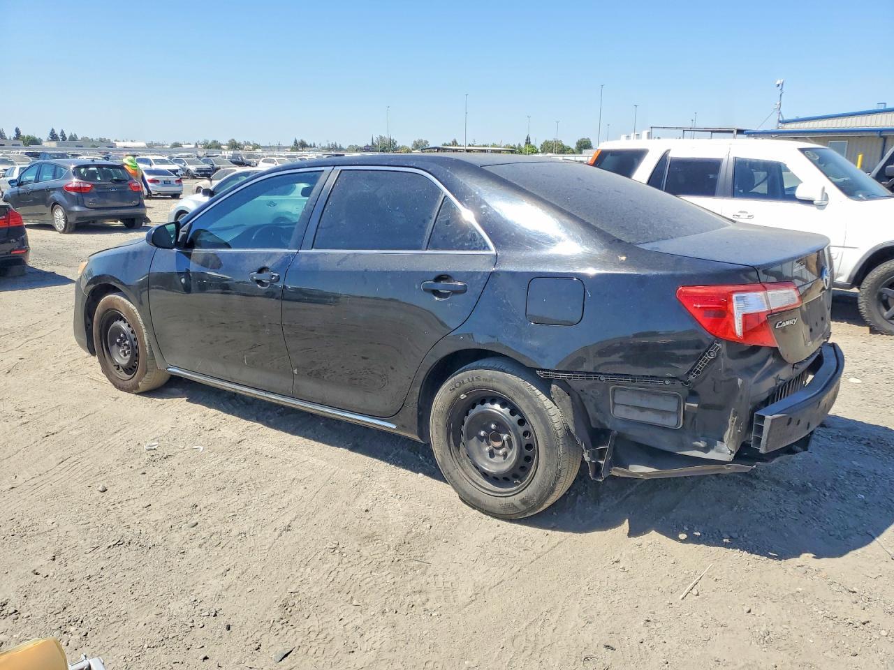 2014 Toyota Camry Le - Фото 2