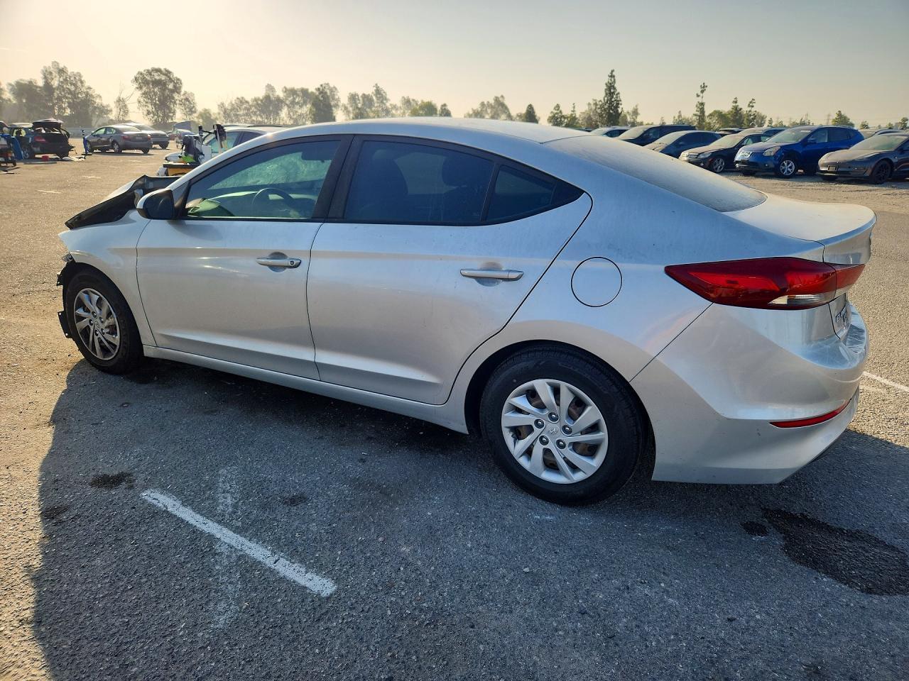 2018 Hyundai Elantra Se - Image 2