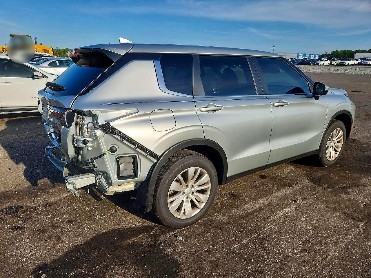 2025 Mitsubishi Outlander Es - Image 3