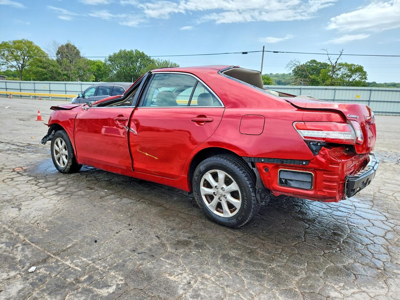 2011 Toyota Camry Le - Image 2