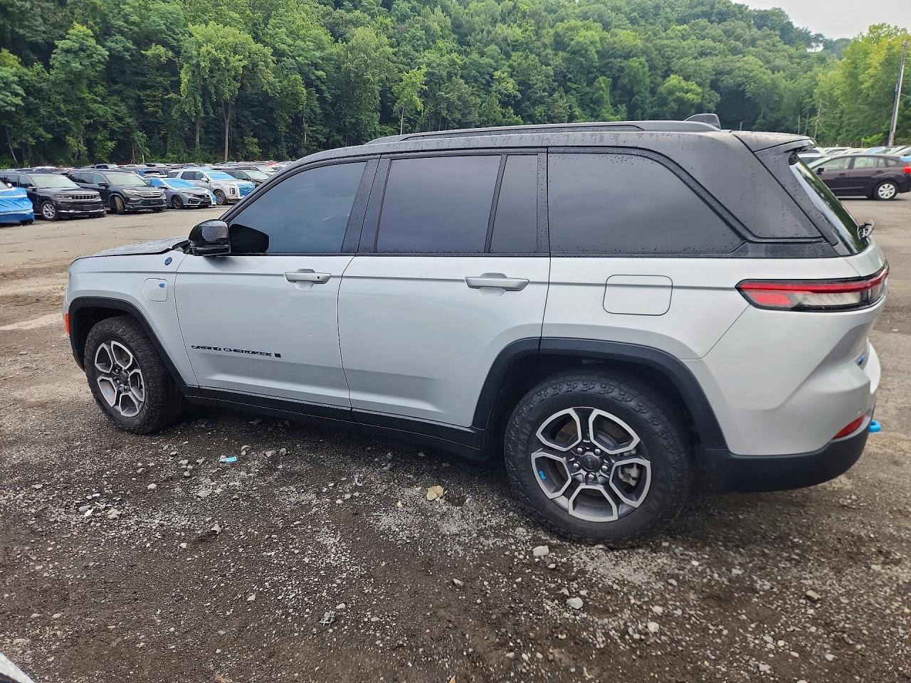 2022 Jeep Grand Cherokee Trailhawk 4Xe - Image 2