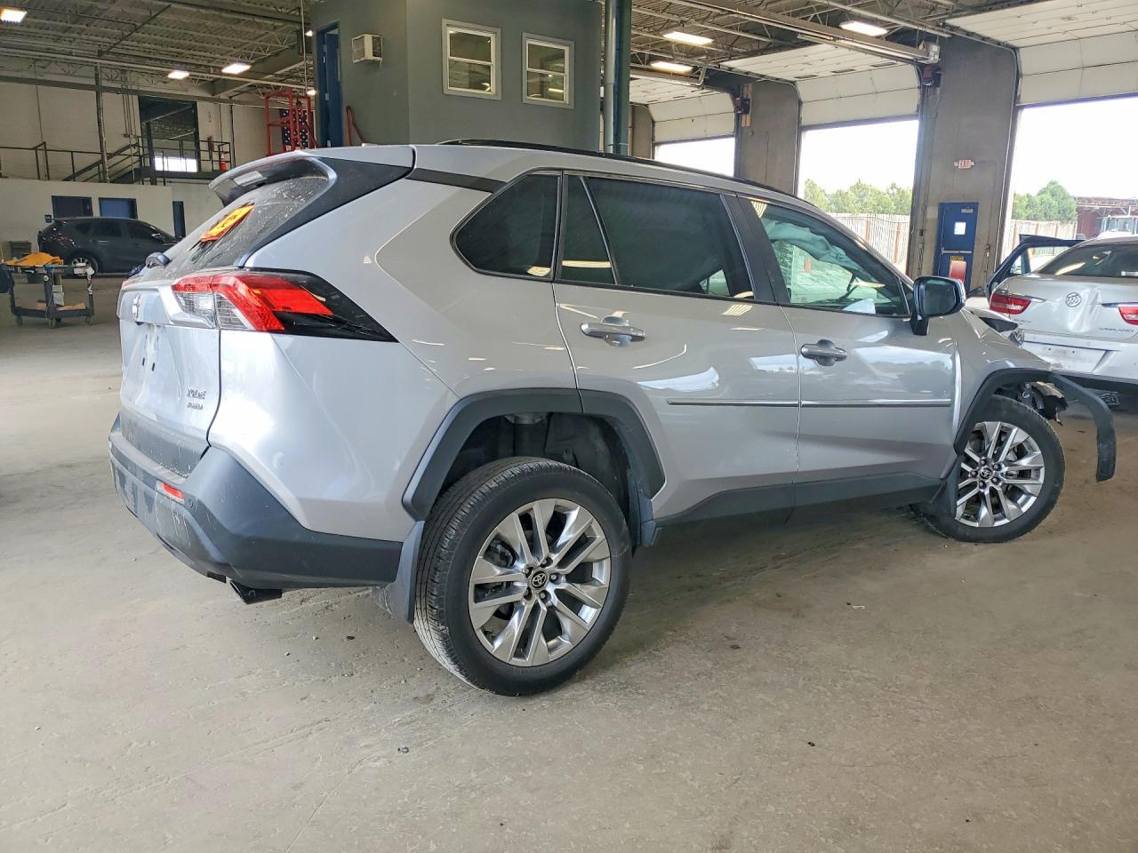 2025 Toyota Rav4 Xle Premium - Image 3