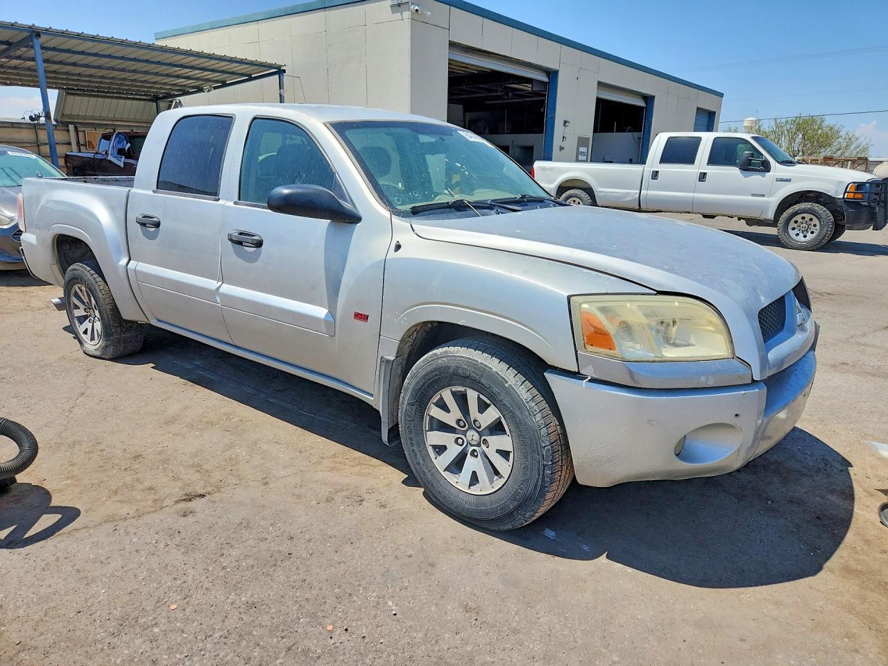 2007 Mitsubishi Raider Ls - Фото 4