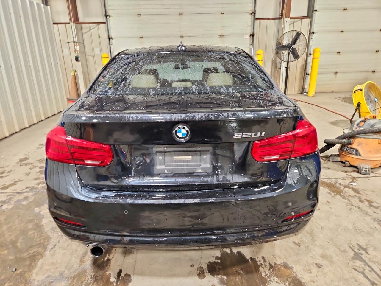 2017 BMW 320 I - Фото 6