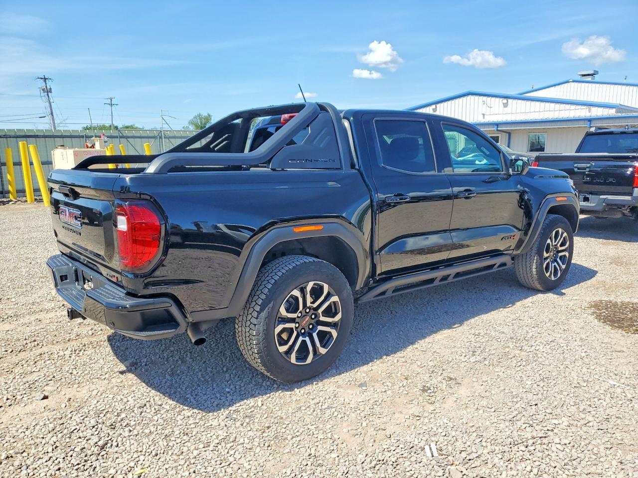 2025 GMC Canyon At4 - Фото 3