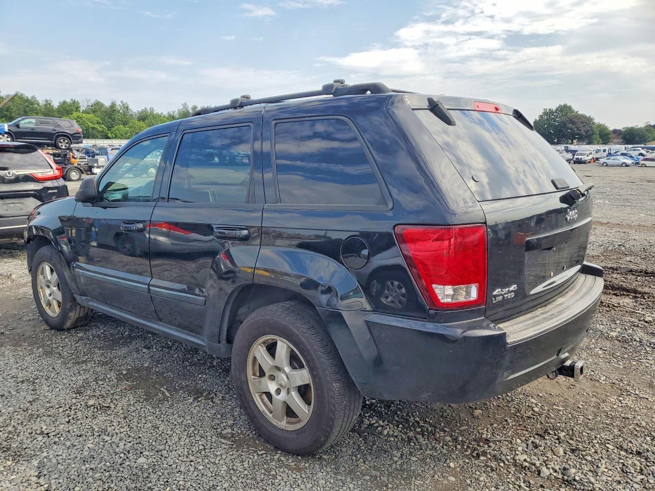 2008 Jeep Grand Cherokee Laredo - Image 2