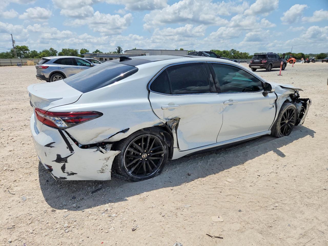 2021 Toyota Camry Xse - Image 3