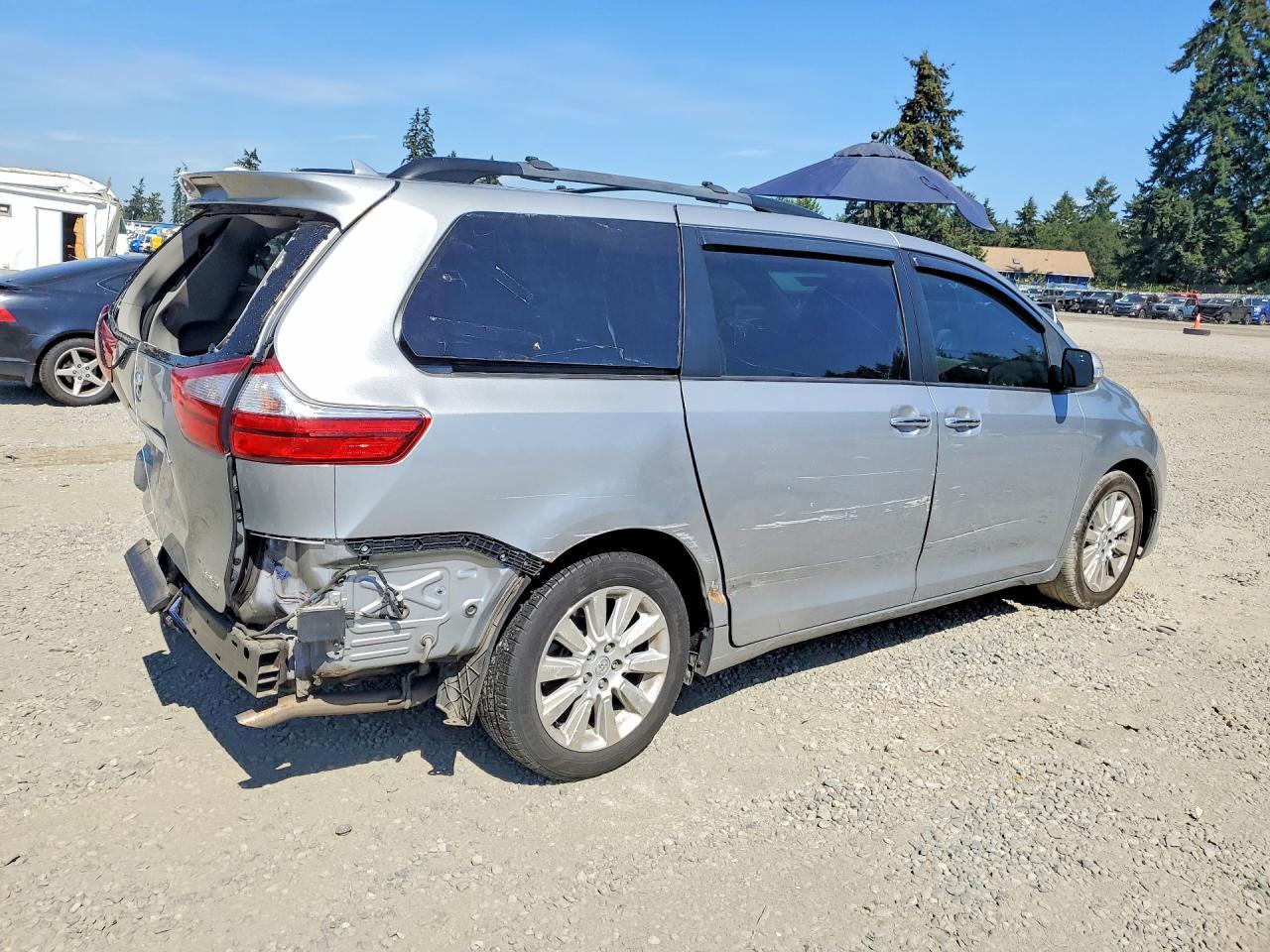 2015 Toyota Sienna Limited Premium 7-Passenger - Фото 3