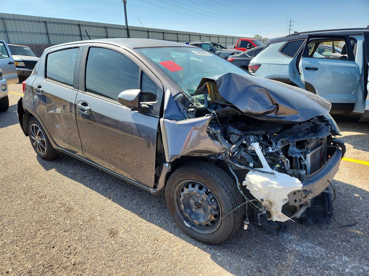 2015 Toyota Yaris 5-Door L - Image 4