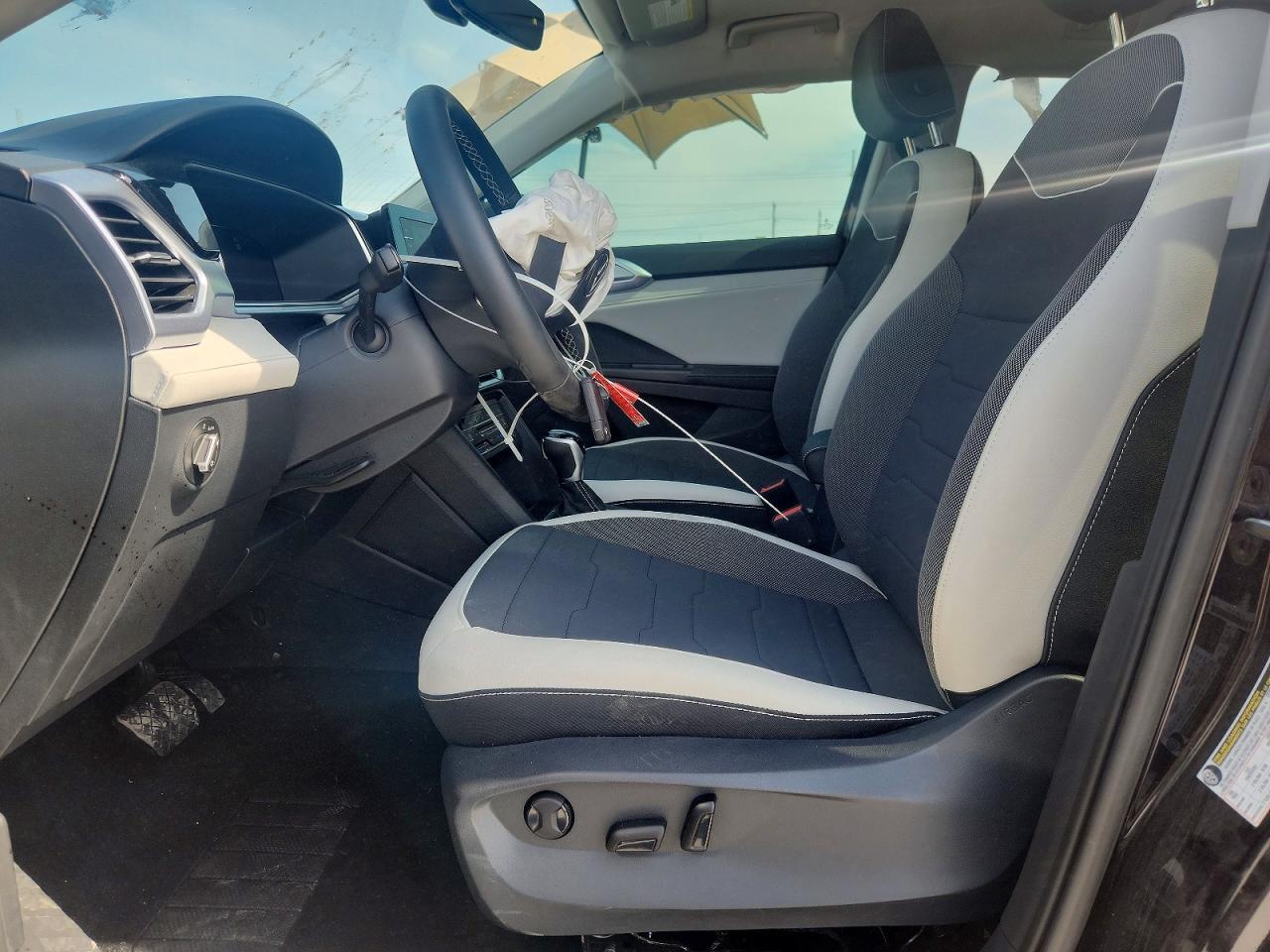 2025 Volkswagen Taos Se - Image 7