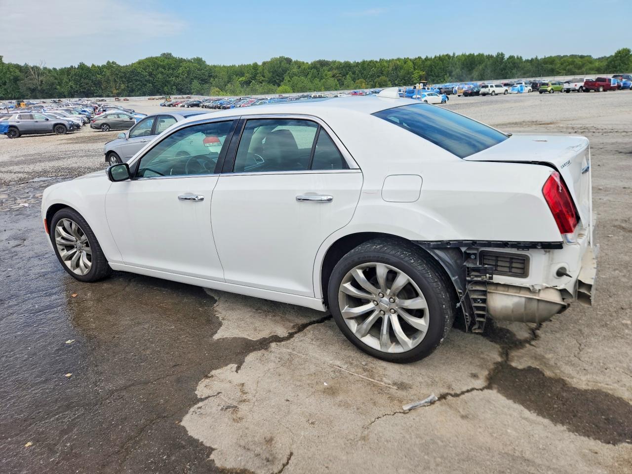2019 Chrysler 300 Limited - Image 2