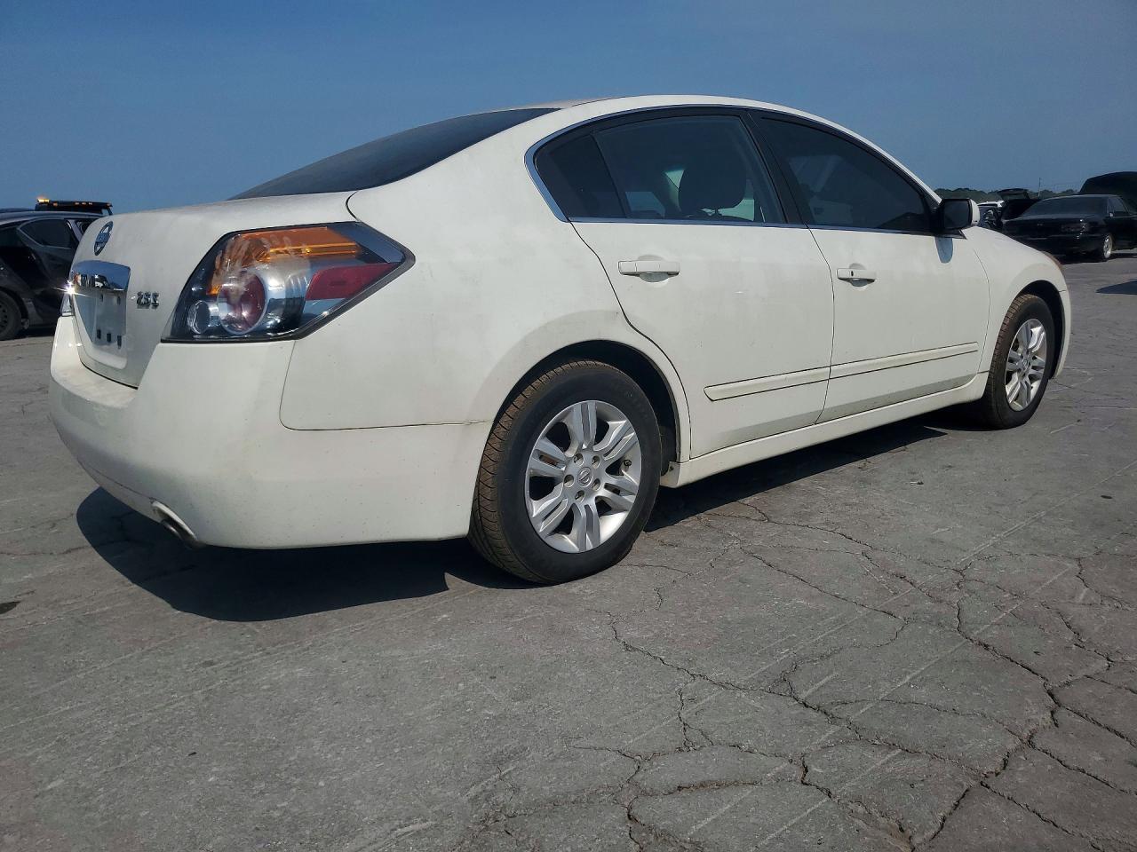 2010 Nissan Altima 2.5 - Image 3