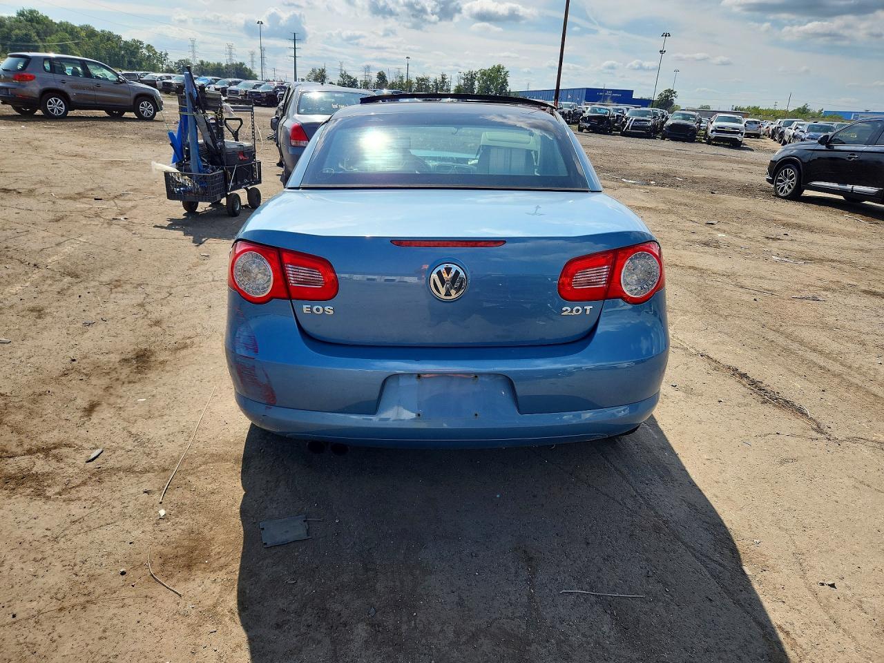 2010 Volkswagen Eos Lux - Image 6