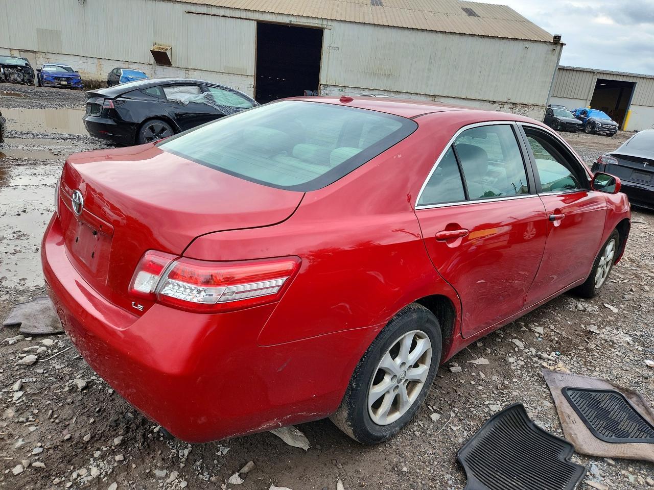 2011 Toyota Camry Le - Фото 3